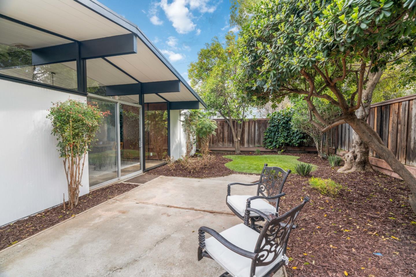 2285 Fairglen DR