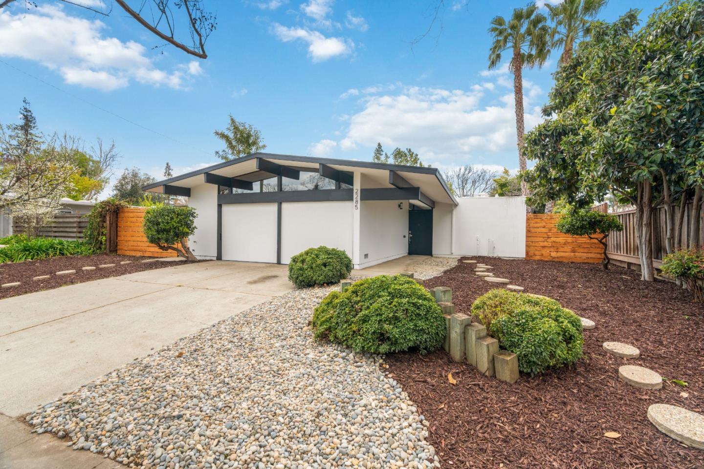 2285 Fairglen DR