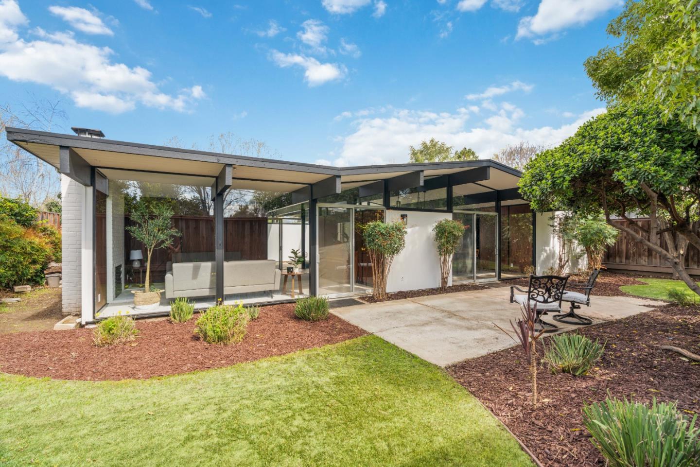 2285 Fairglen DR