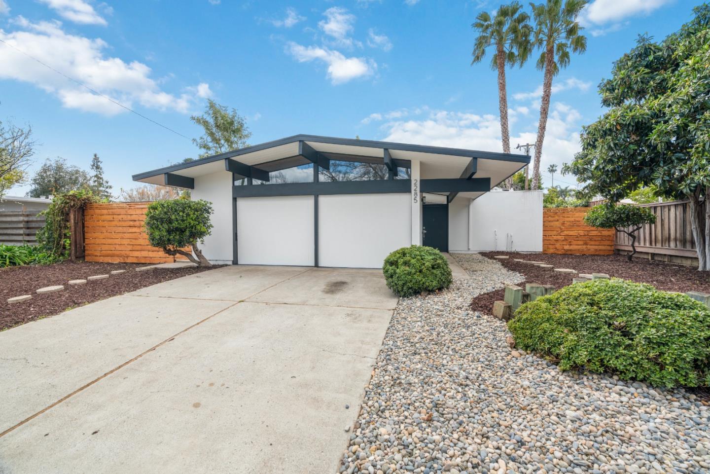 2285 Fairglen DR
