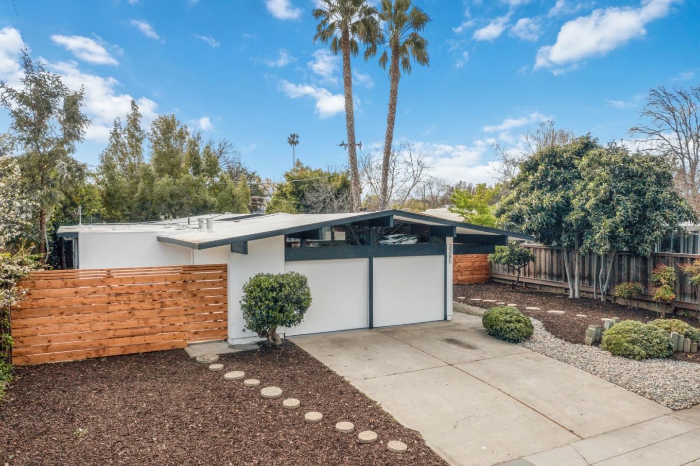 2285 Fairglen DR