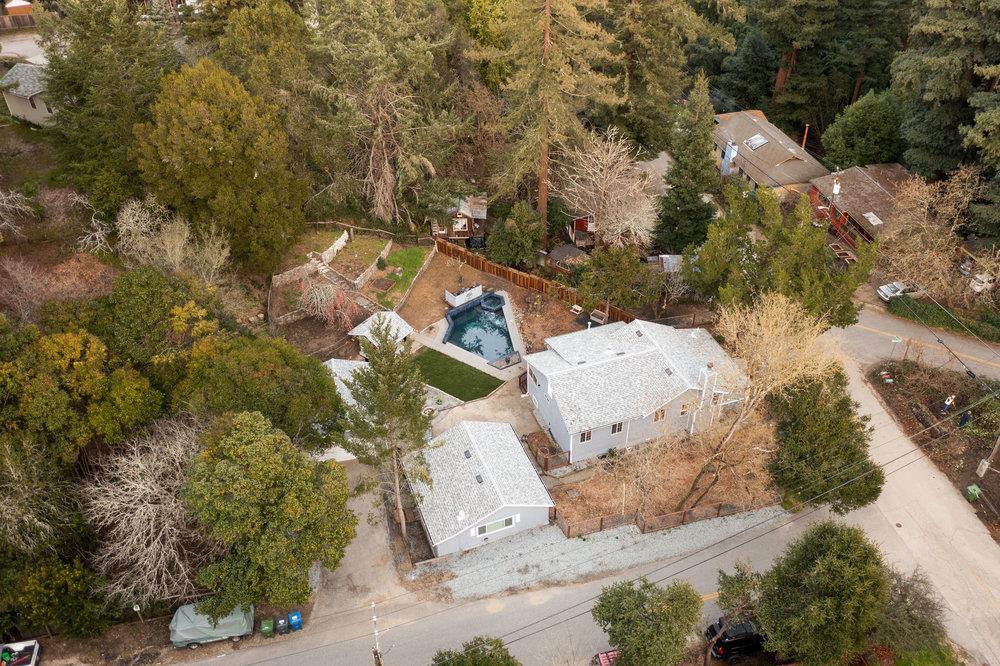 564 Hillcrest DR