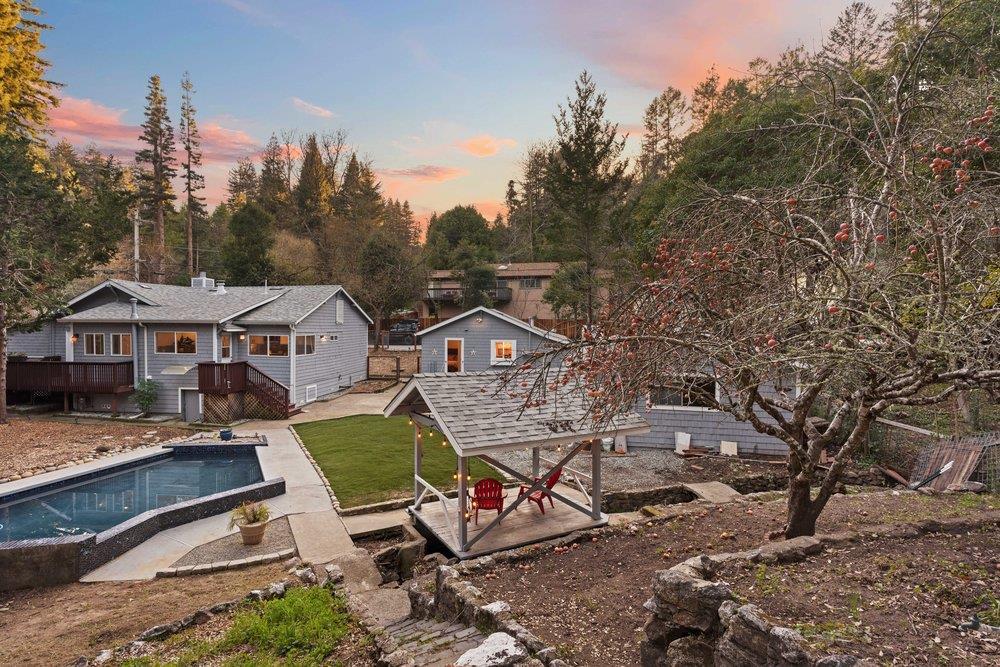 564 Hillcrest DR