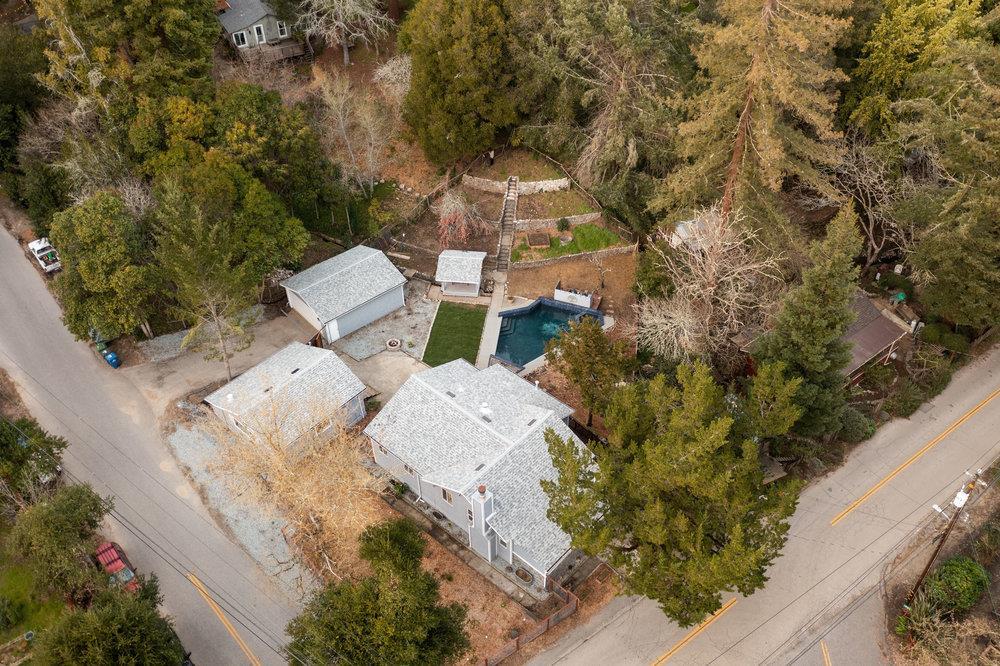 564 Hillcrest DR