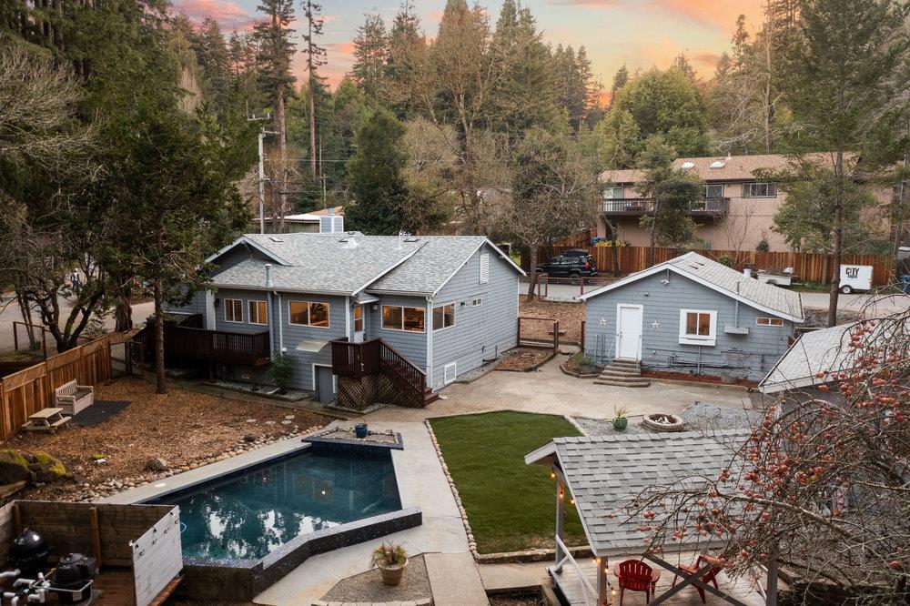 564 Hillcrest DR