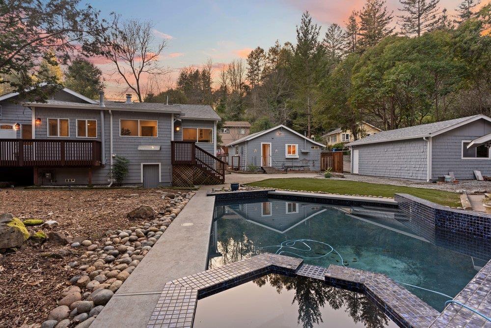 564 Hillcrest DR