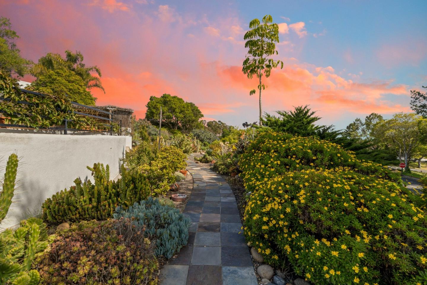 1 Kite Hill RD
