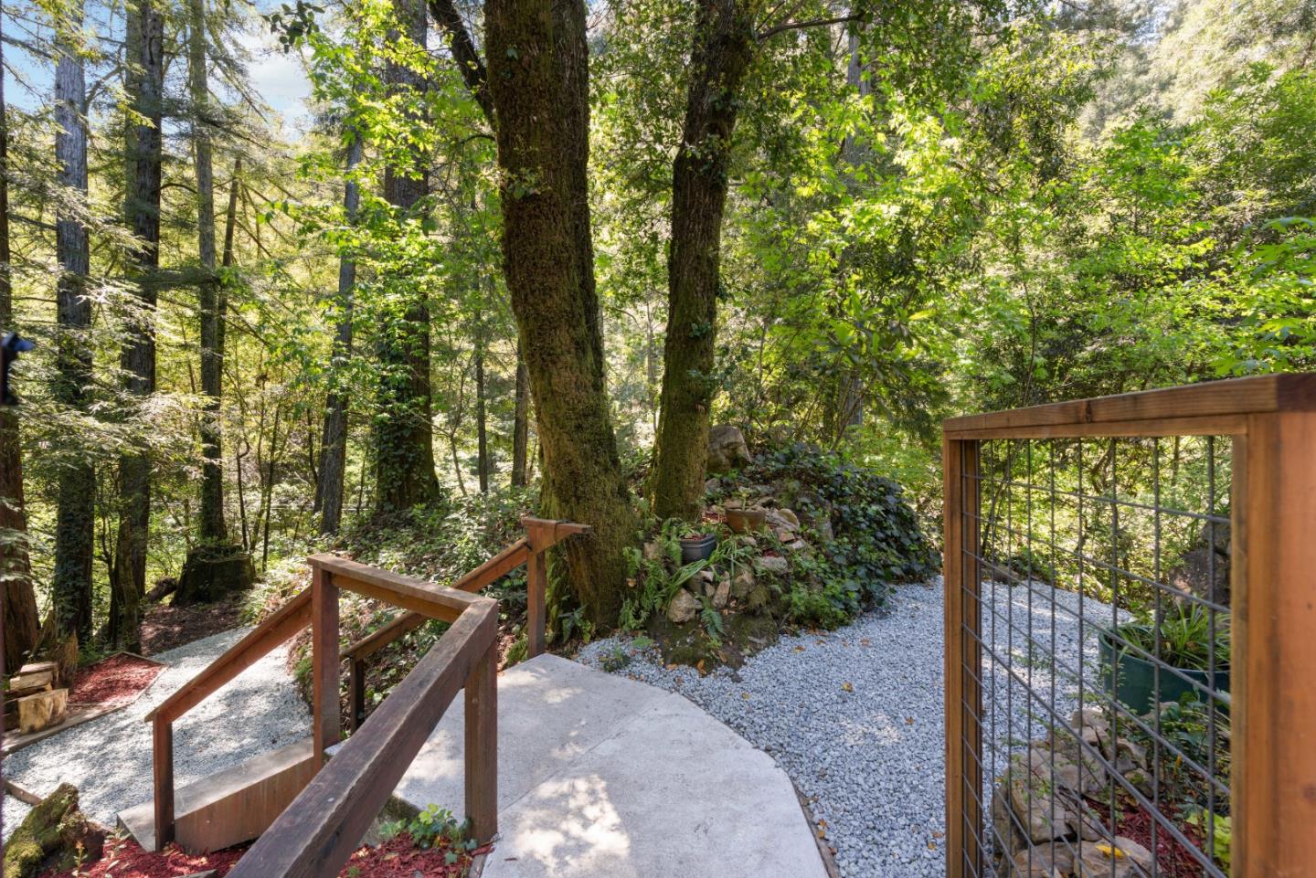 9913 Alba RD