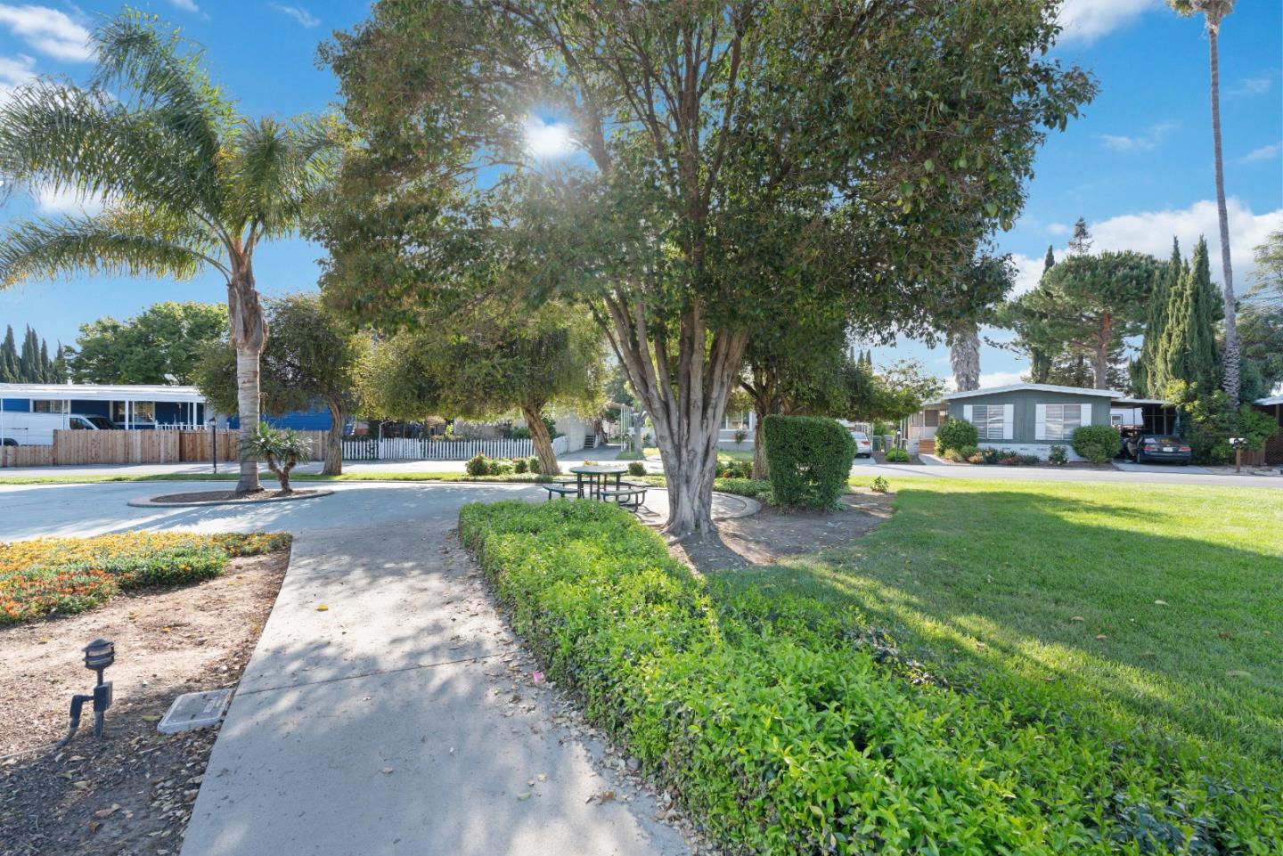 2151 Oakland RD 176