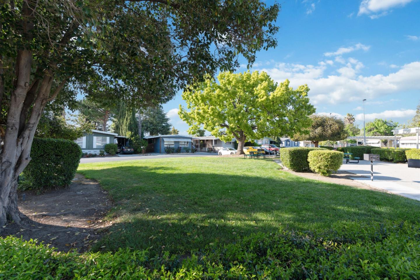2151 Oakland RD 176