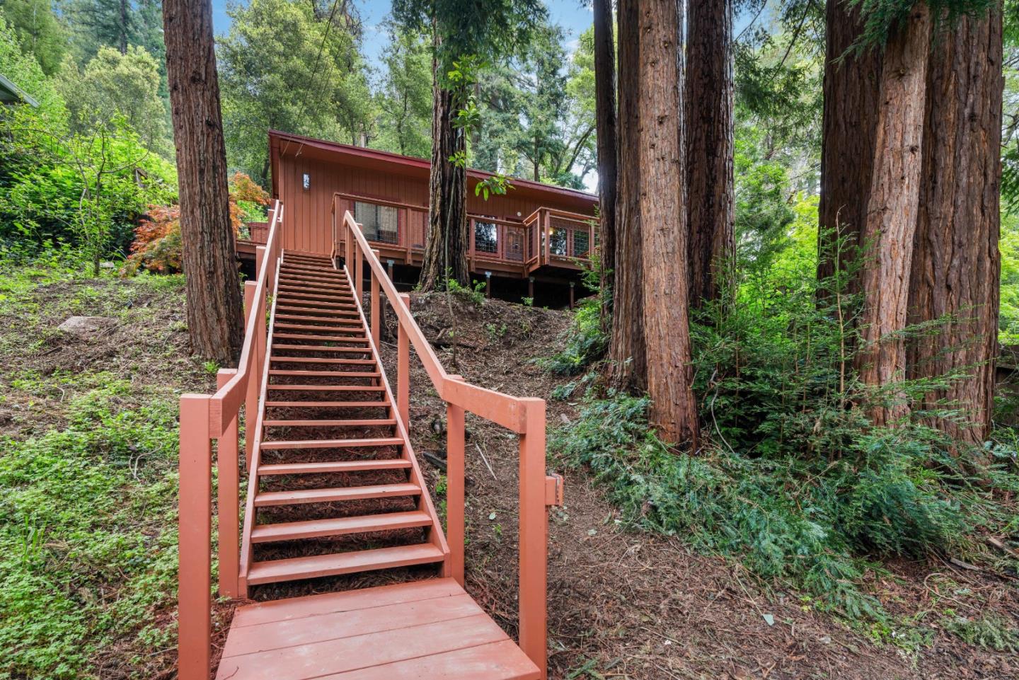 258 Ridge DR