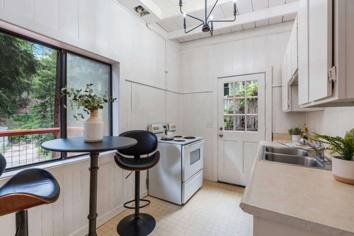 258 Ridge DR