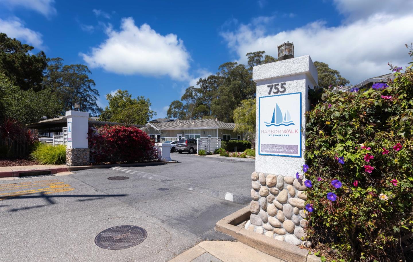 755 14th AVE 703