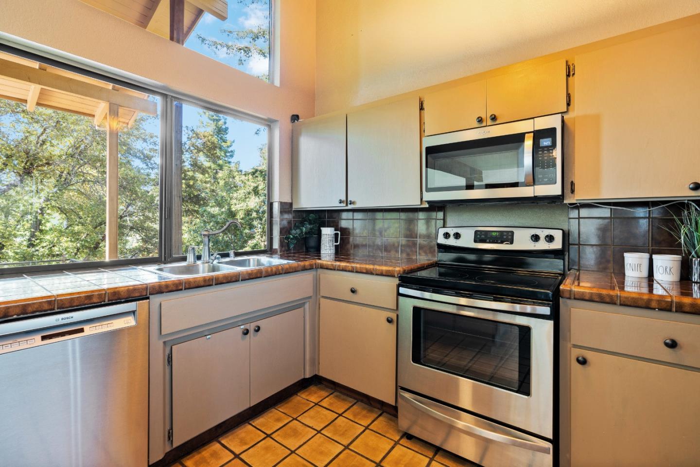170 Crows Nest DR