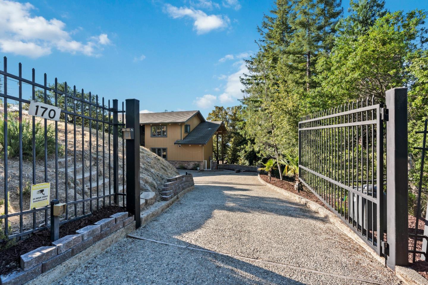170 Crows Nest DR