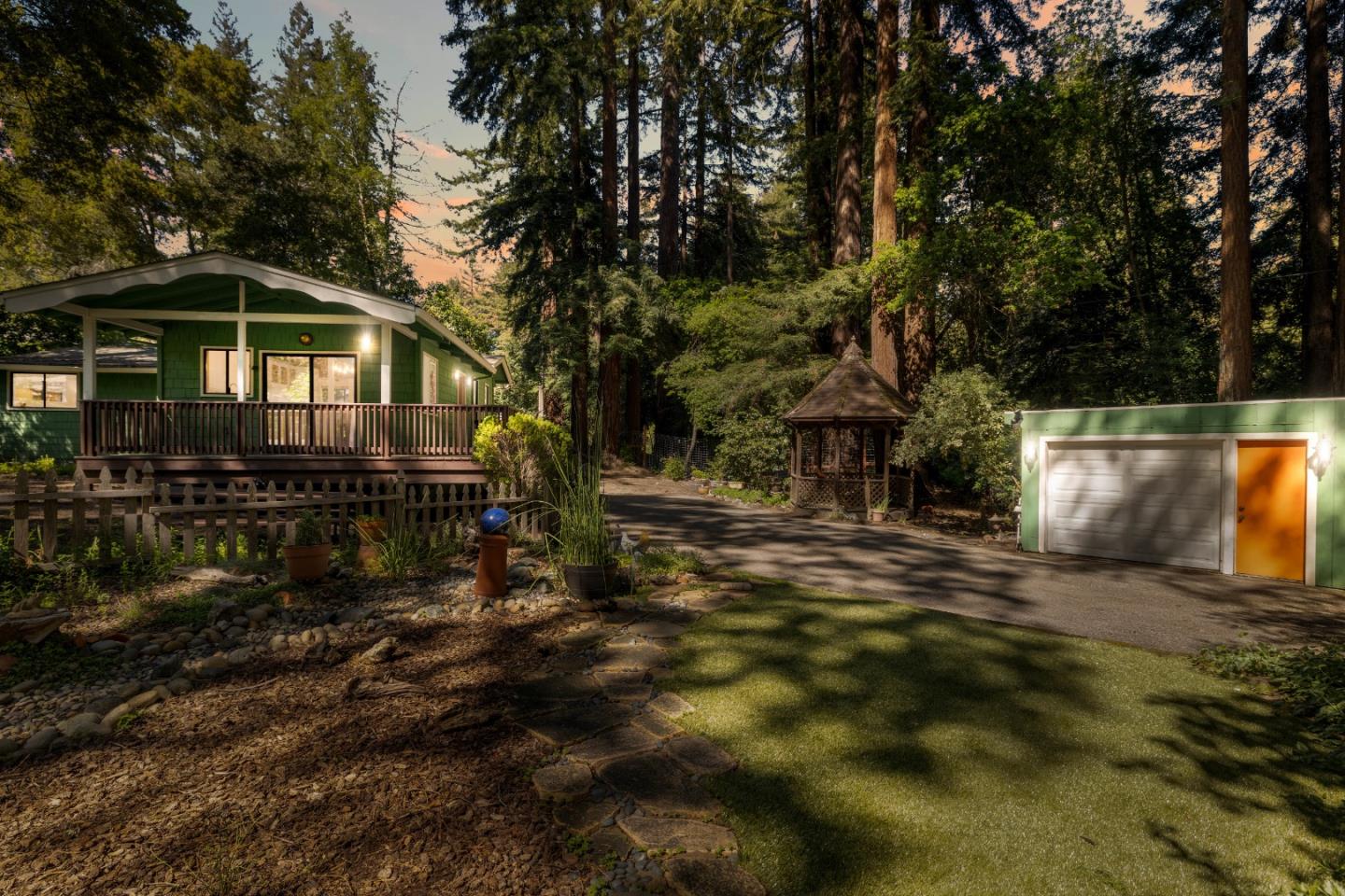815 River DR
