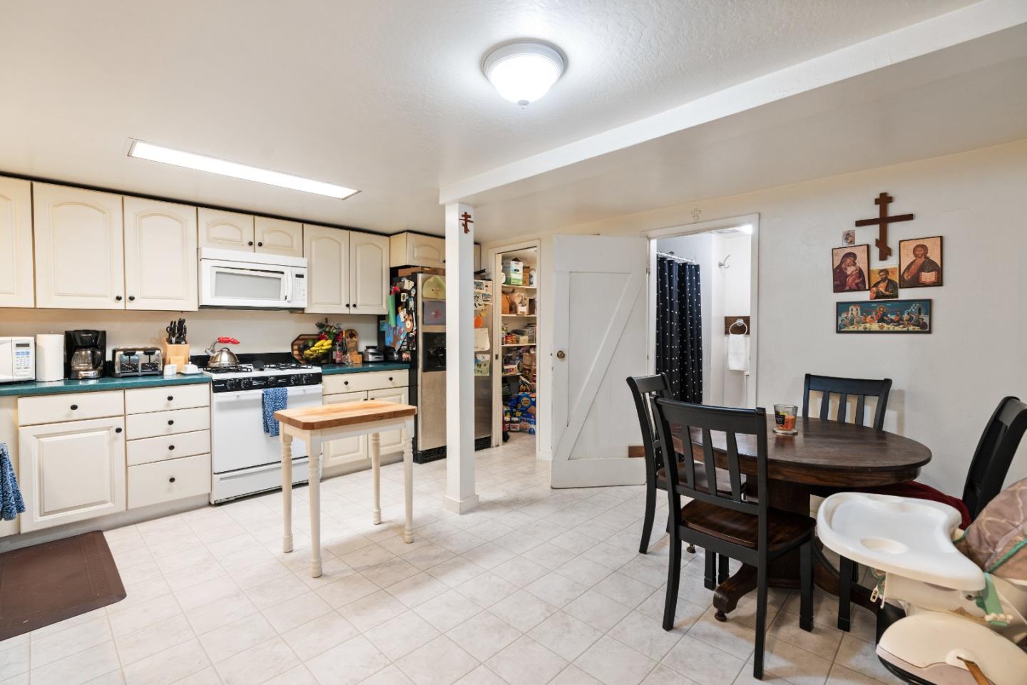 1 Brooks Road