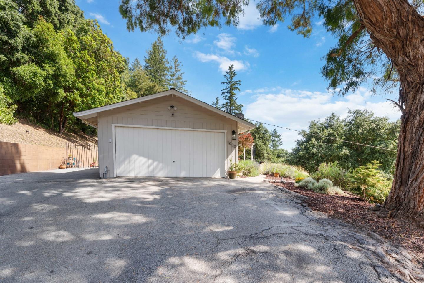 1600 Nelson Road