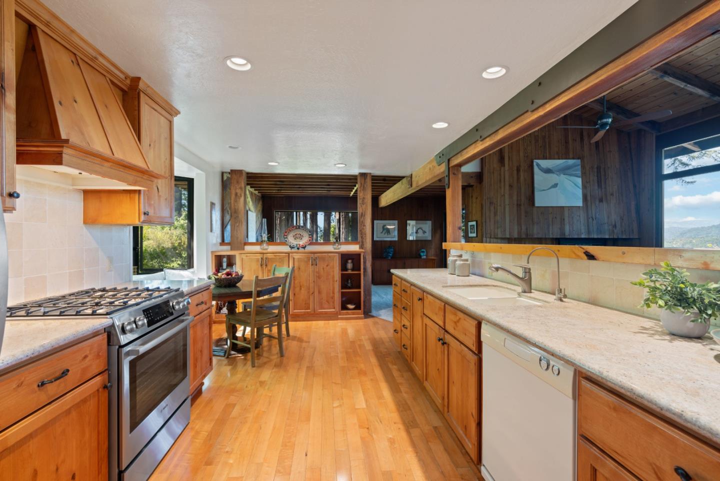 1128 El Solyo Heights Drive