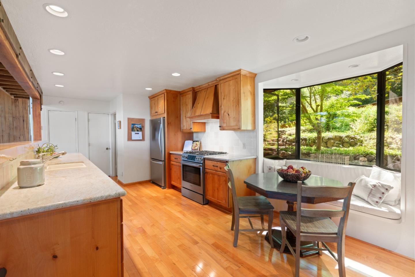 1128 El Solyo Heights Drive