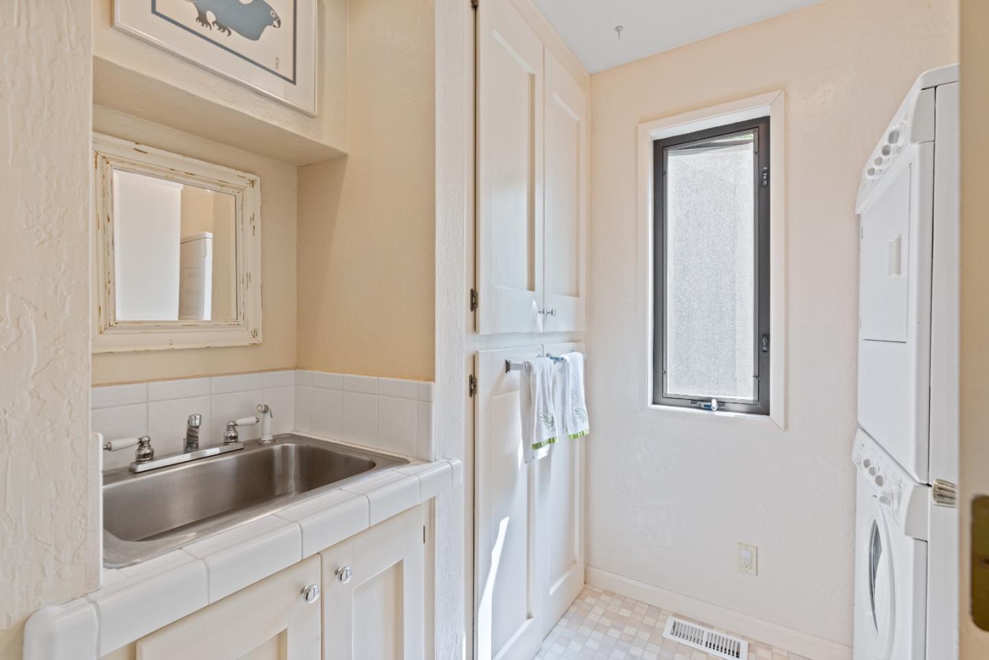 1128 El Solyo Heights Drive