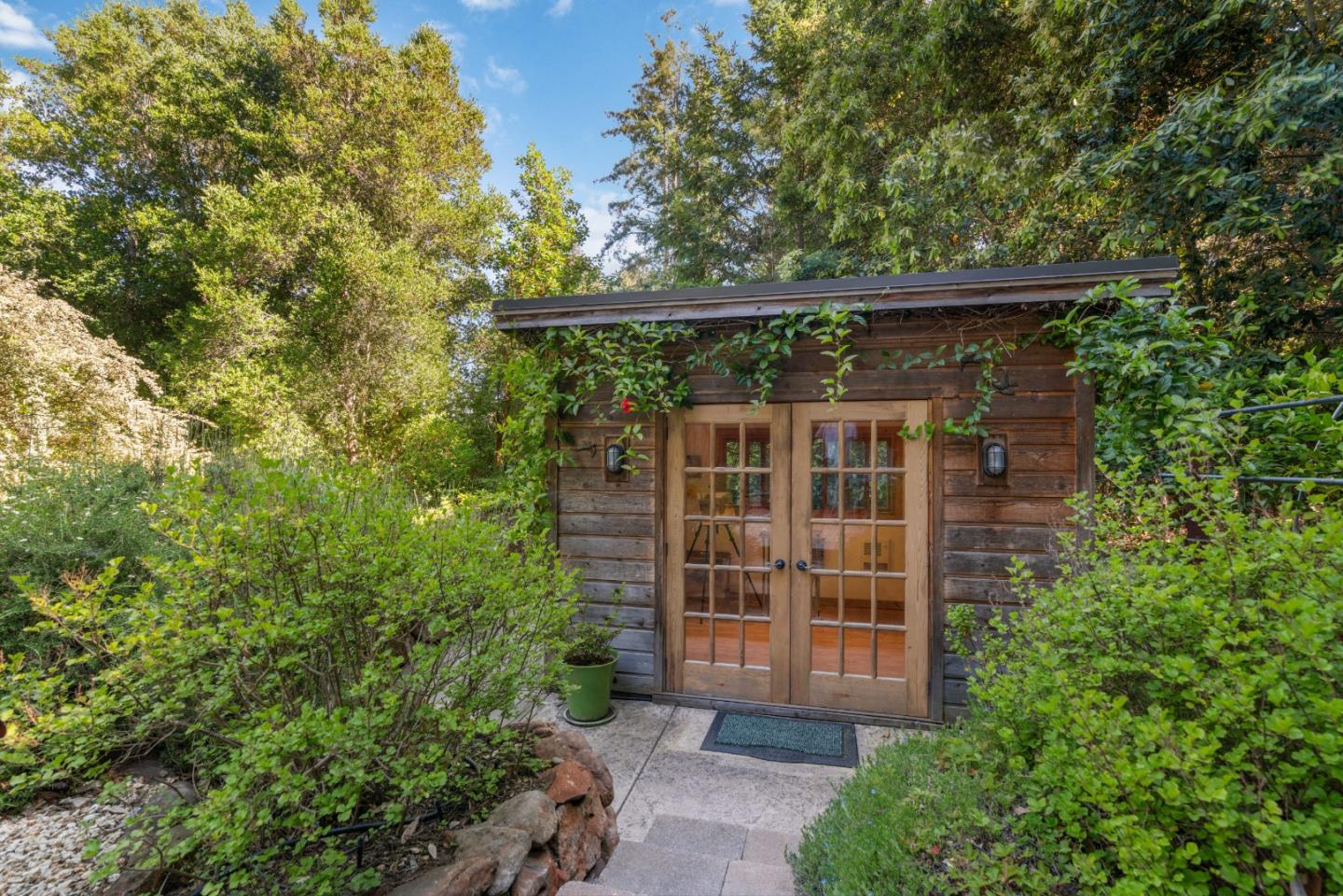 1128 El Solyo Heights Drive