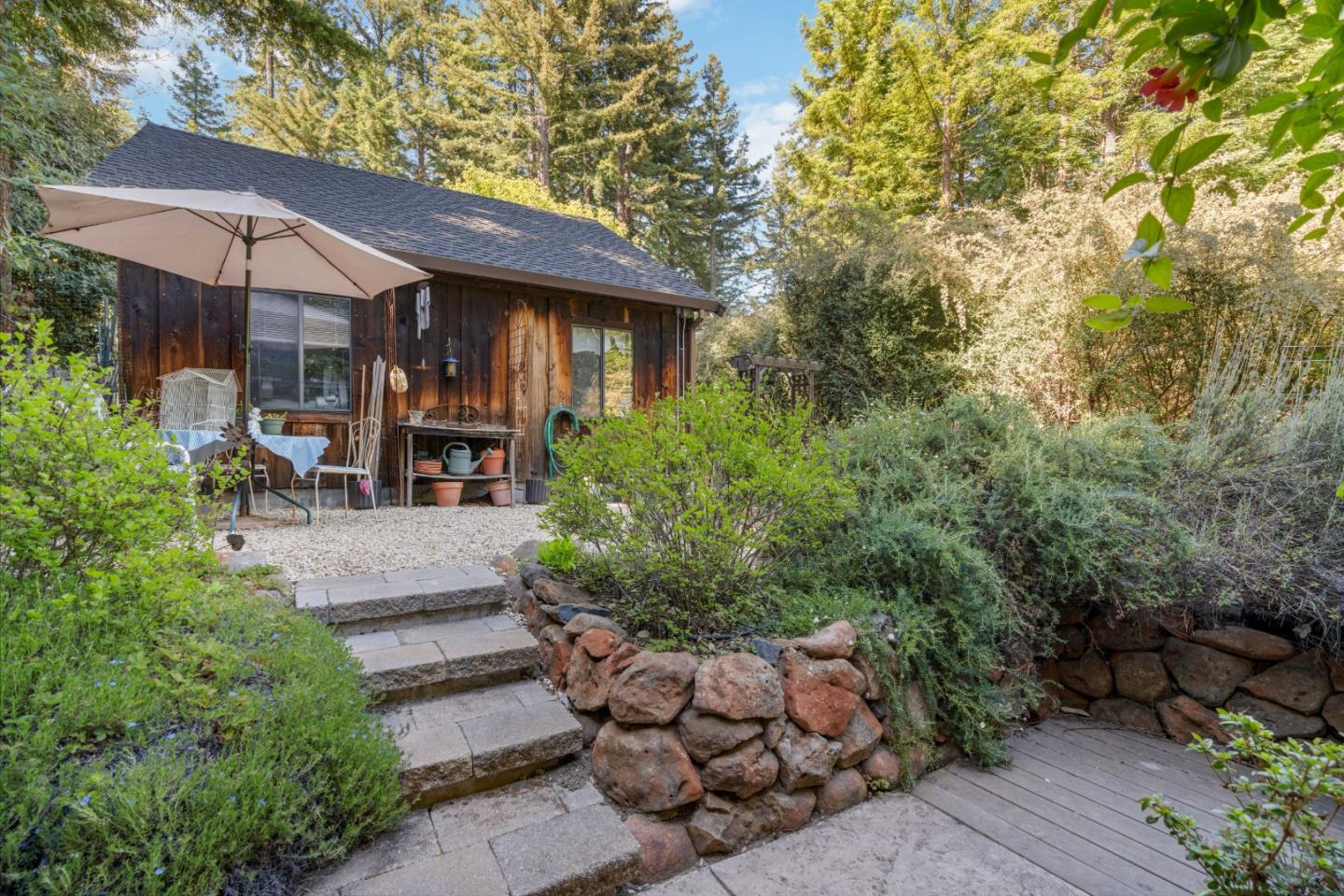 1128 El Solyo Heights Drive