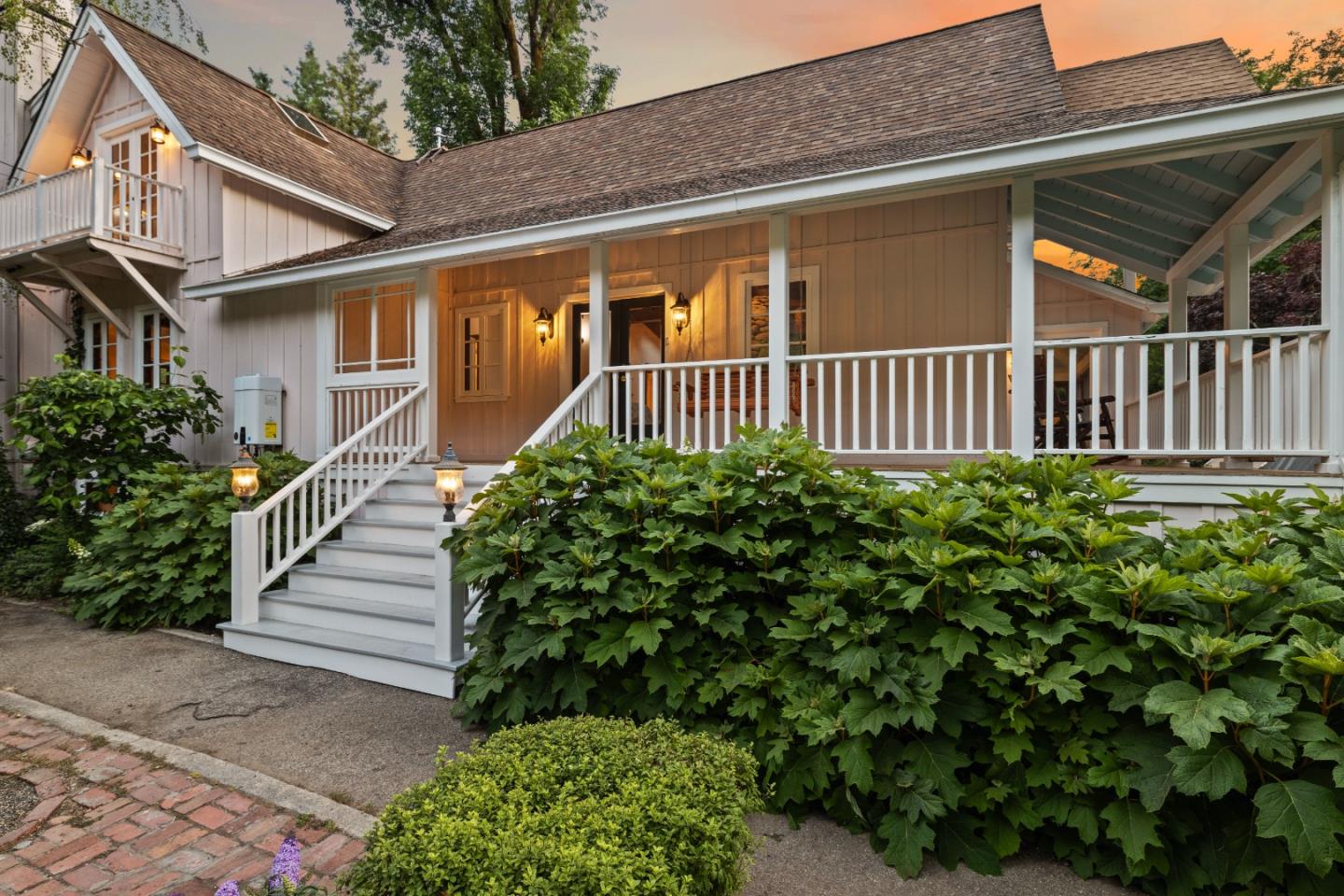 320 Riverside Avenue