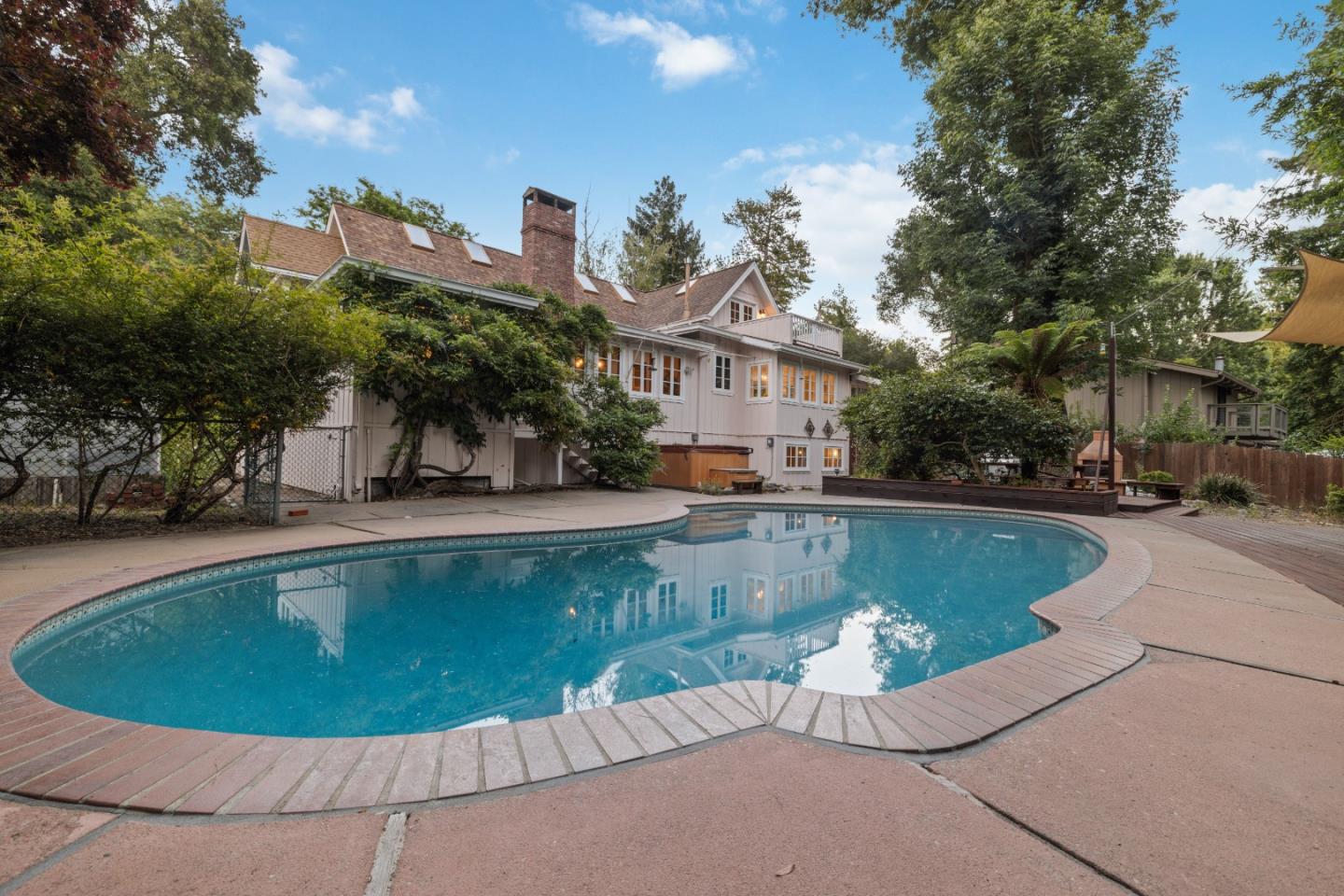 320 Riverside Avenue