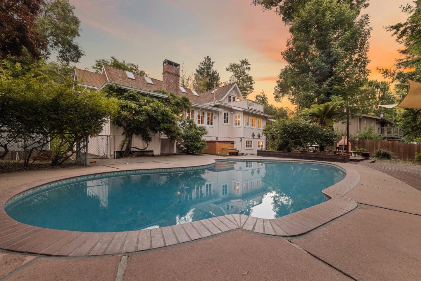 320 Riverside Avenue
