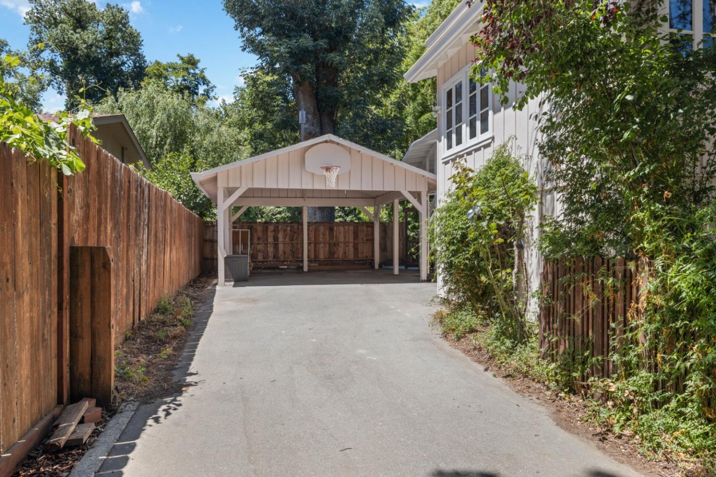 320 Riverside Avenue