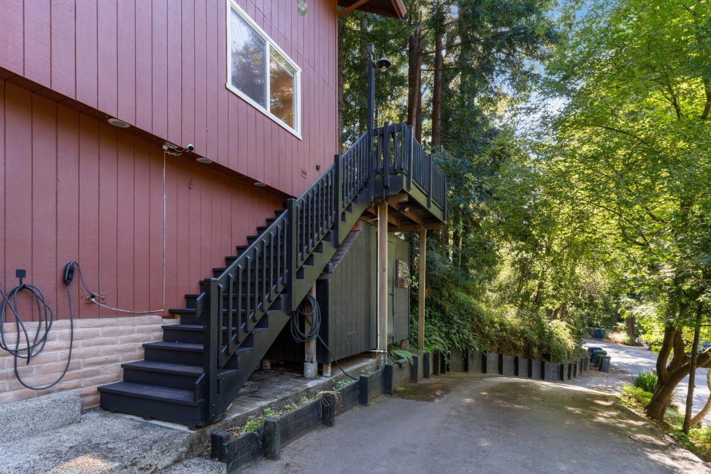 2526 Redwood Drive