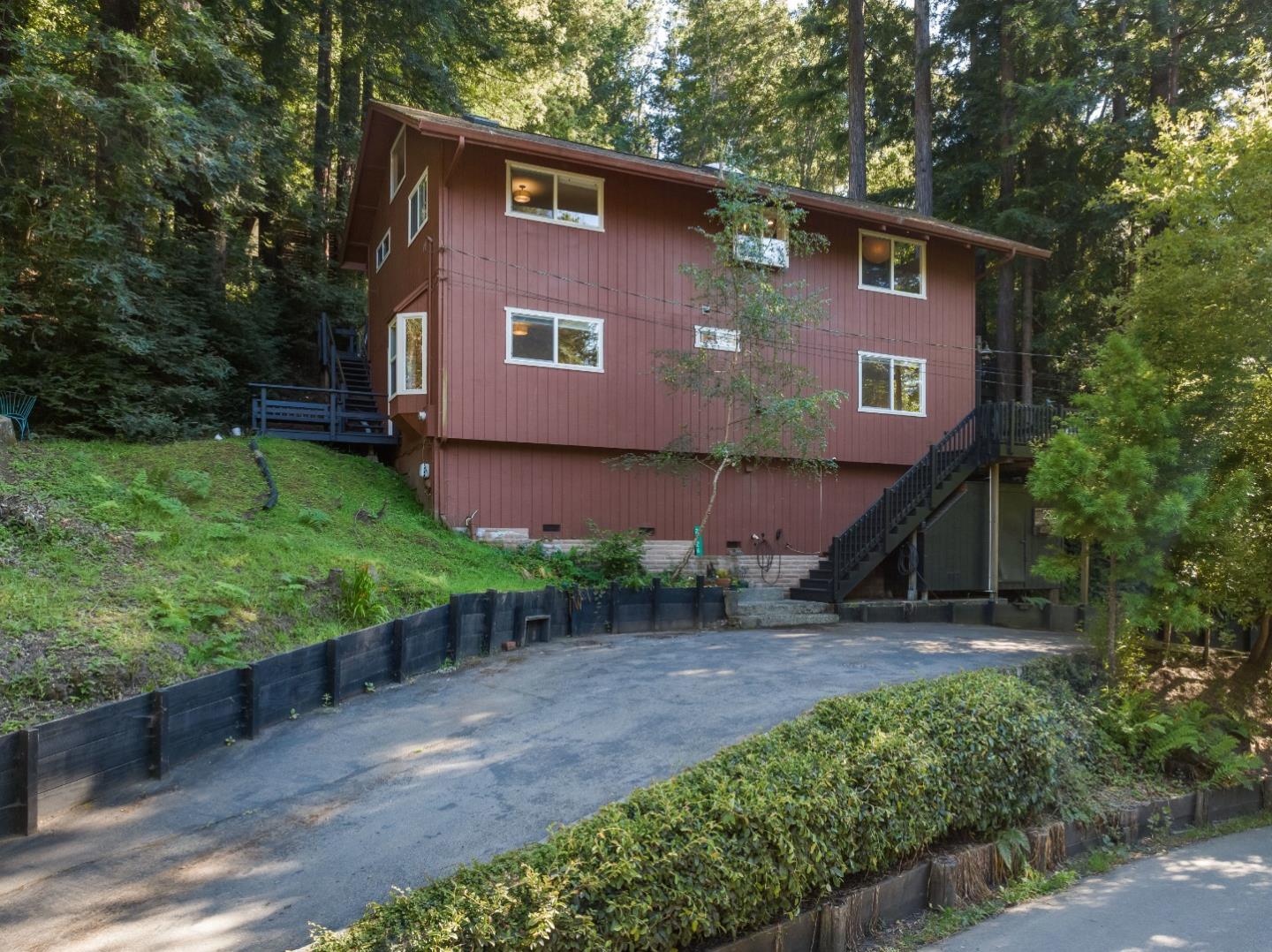 2526 Redwood Drive