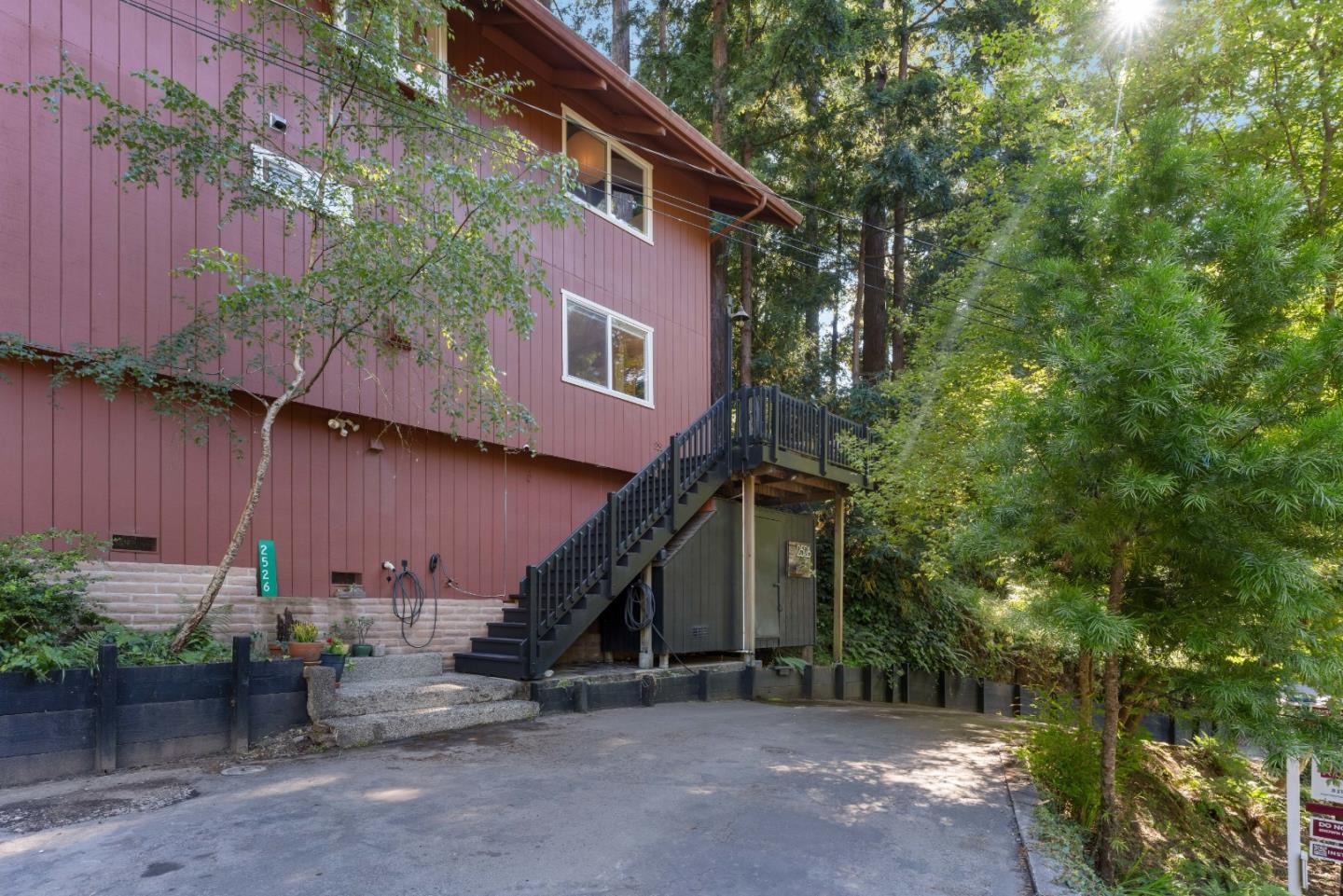 2526 Redwood Drive