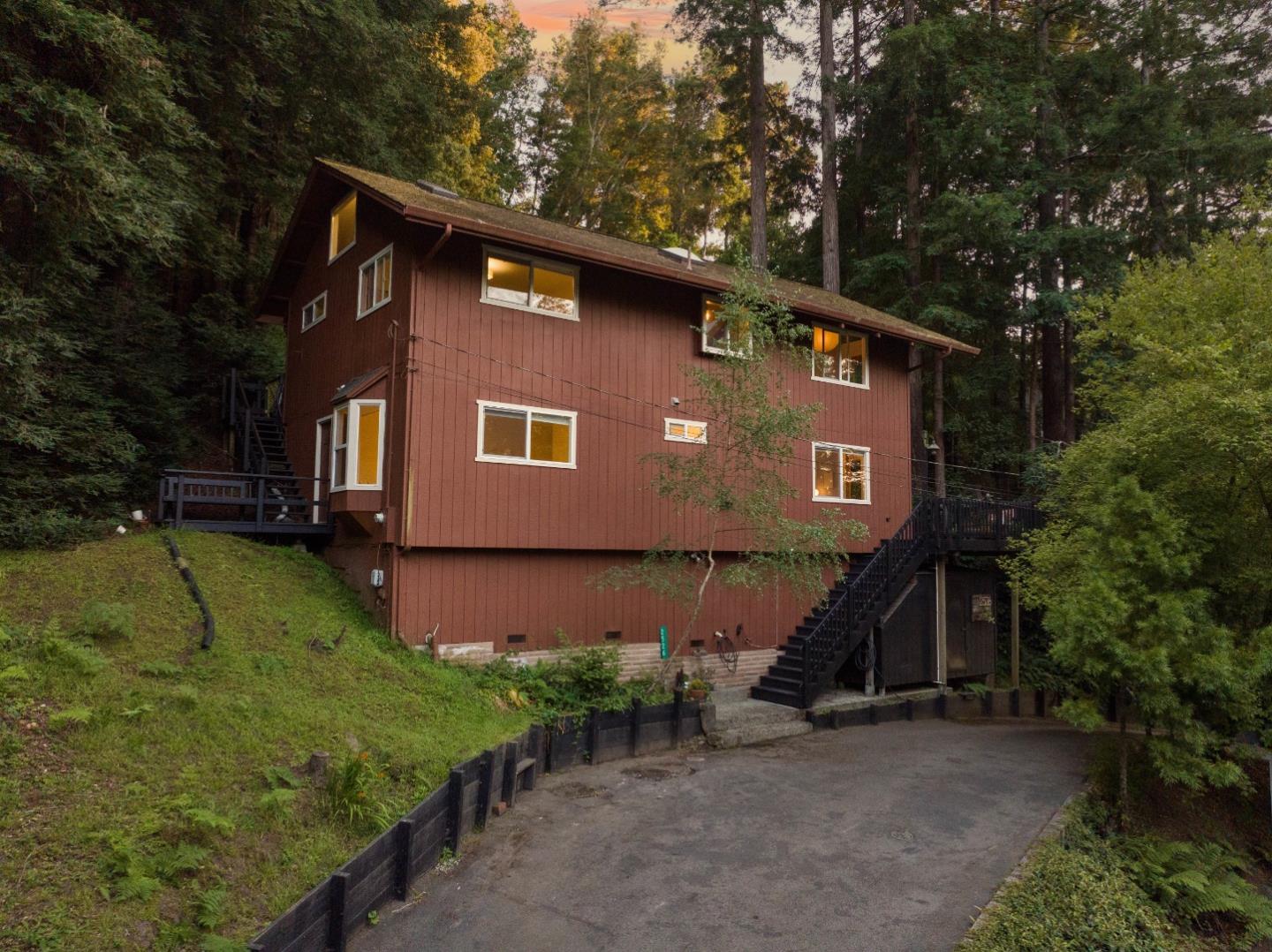 2526 Redwood Drive
