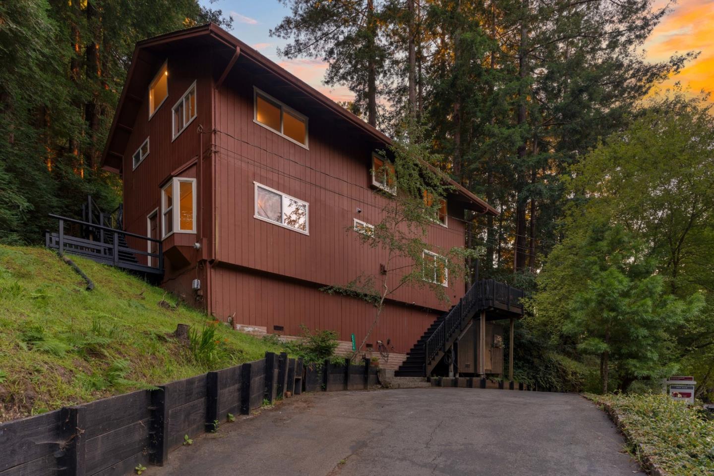 2526 Redwood Drive