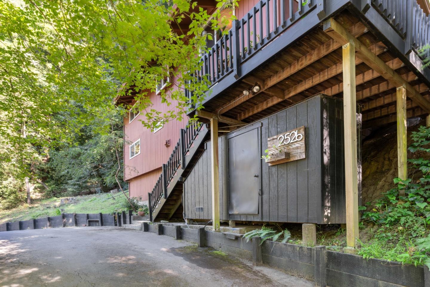 2526 Redwood Drive
