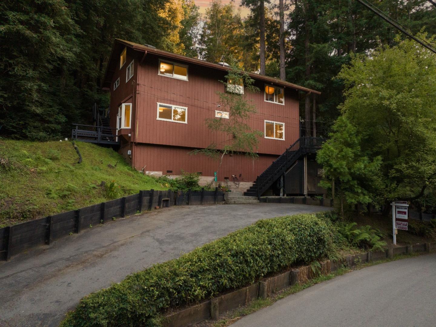 2526 Redwood Drive