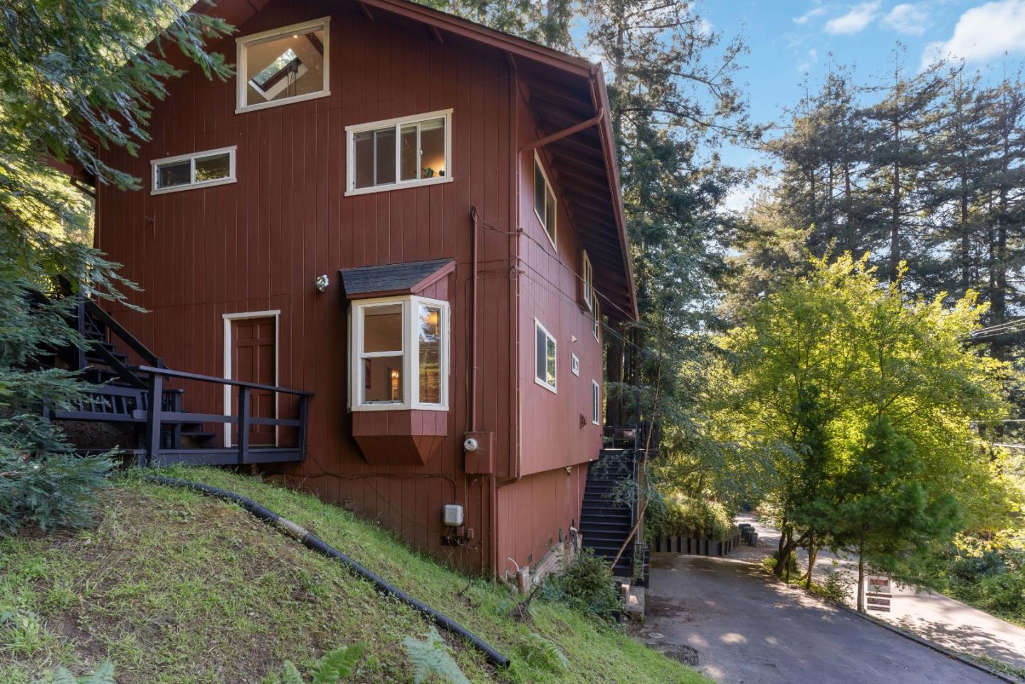 2526 Redwood Drive