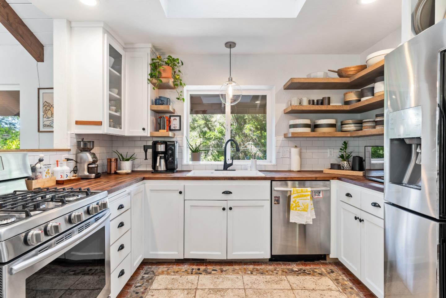 2526 Redwood Drive
