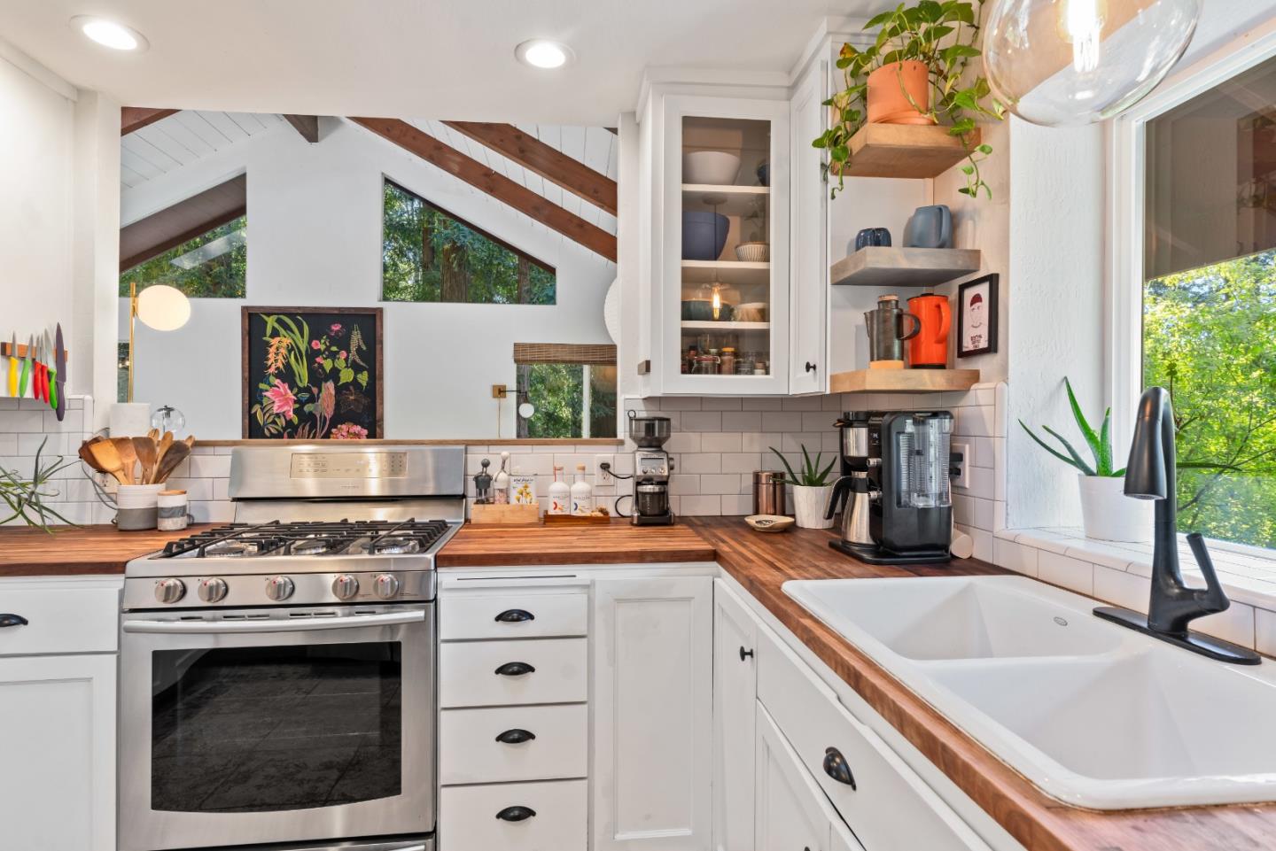 2526 Redwood Drive