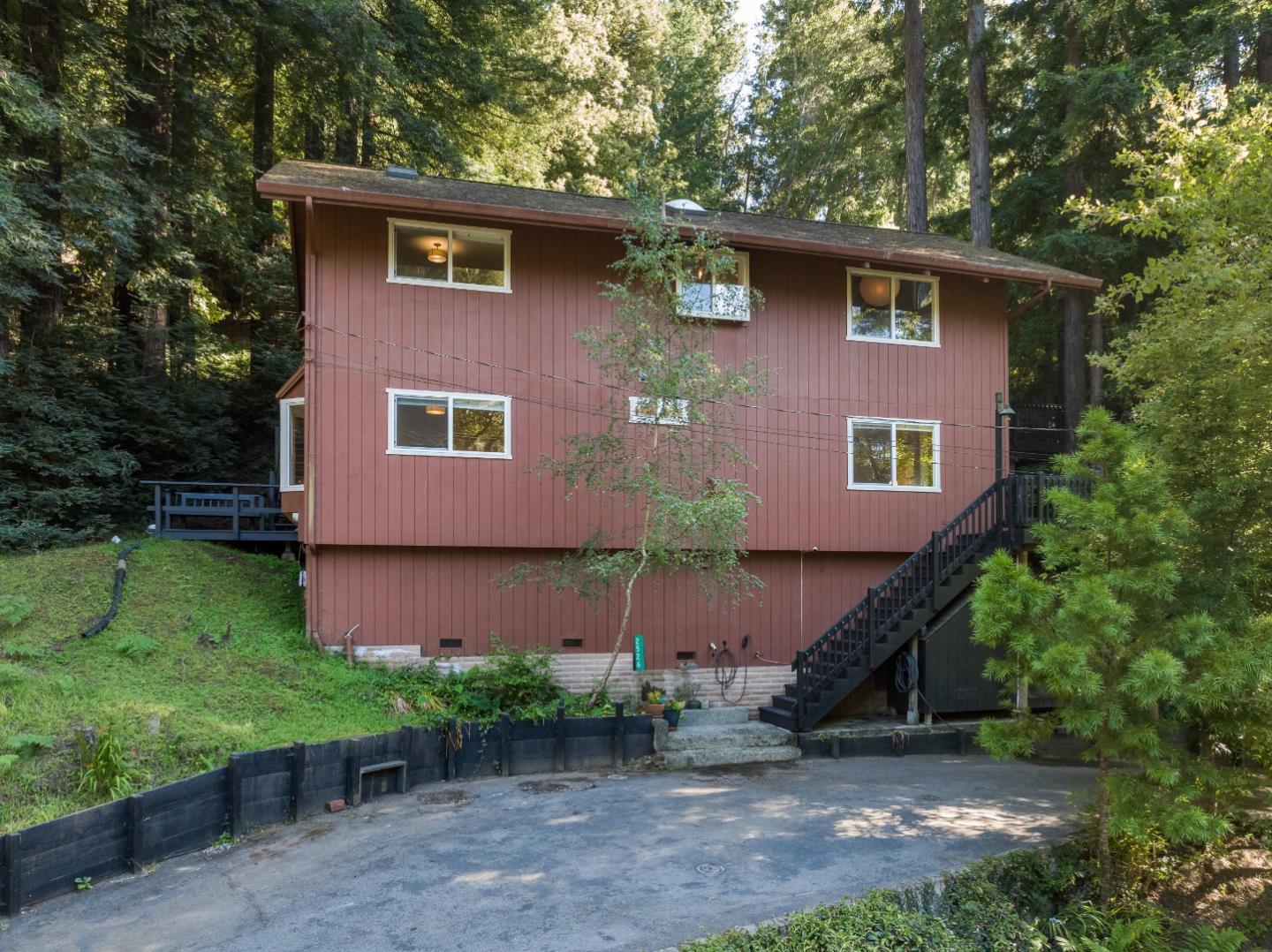 2526 Redwood Drive