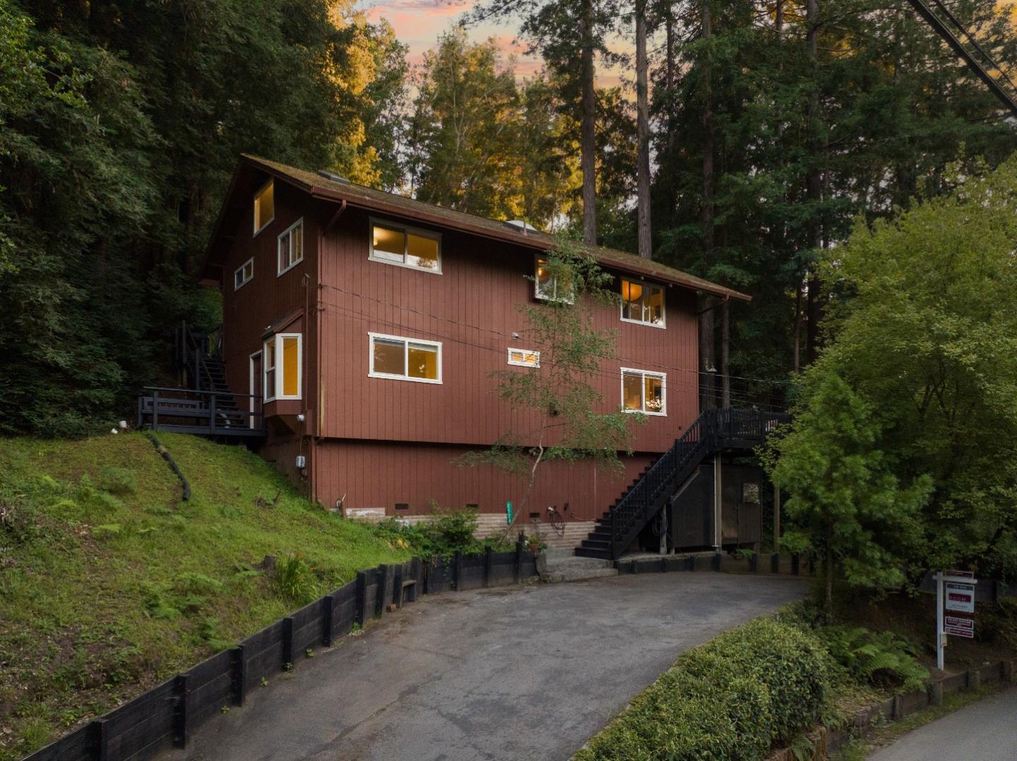 2526 Redwood Drive