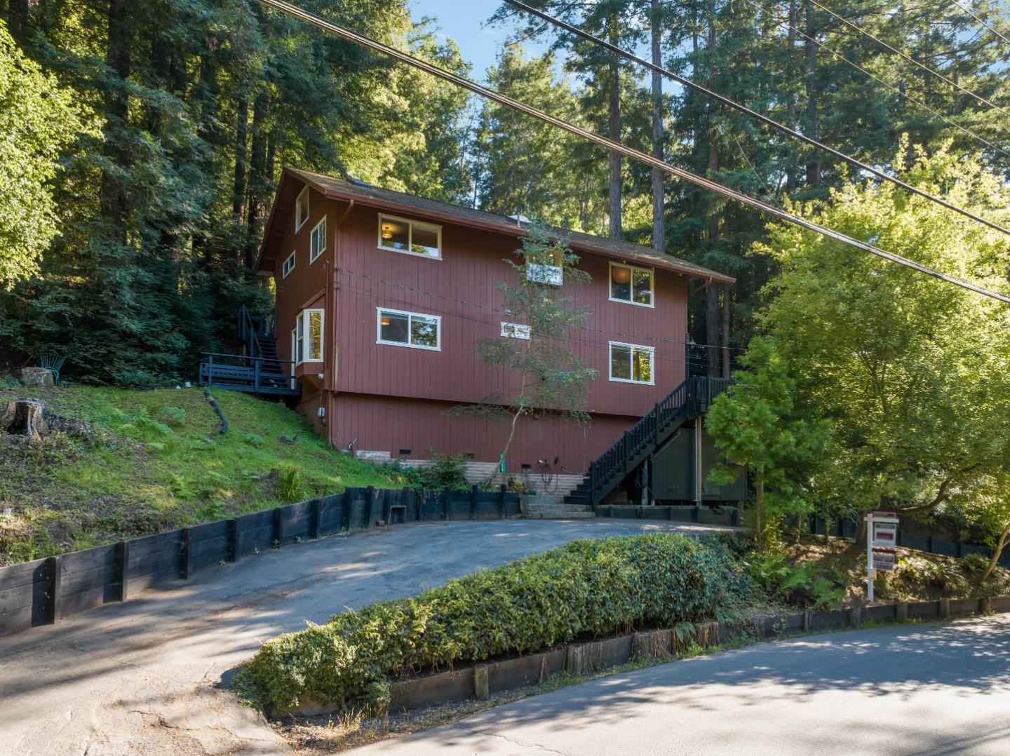 2526 Redwood Drive