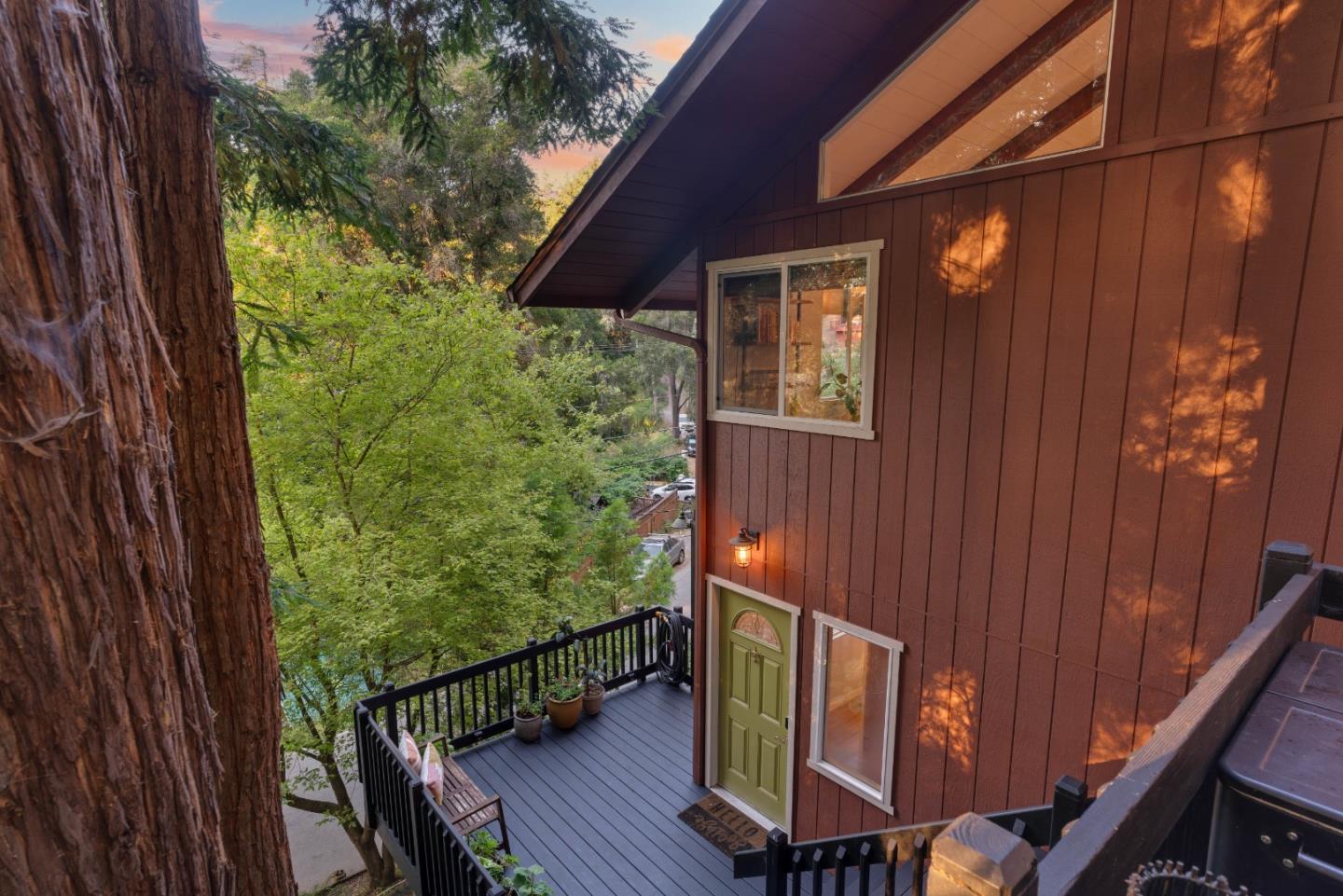 2526 Redwood Drive