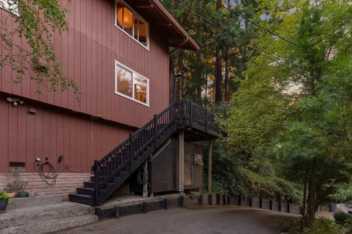 2526 Redwood Drive