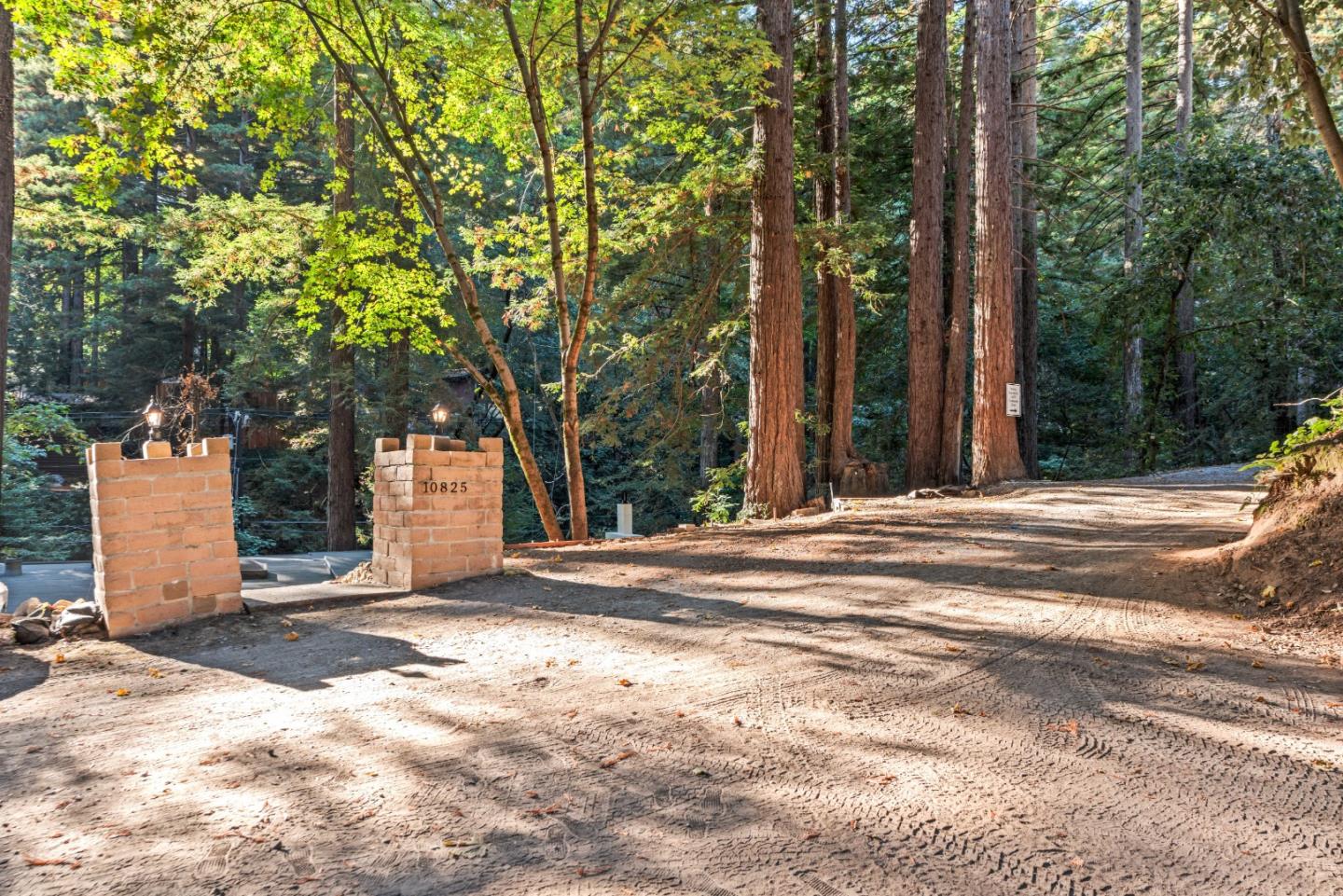 10825 Creekwood Drive