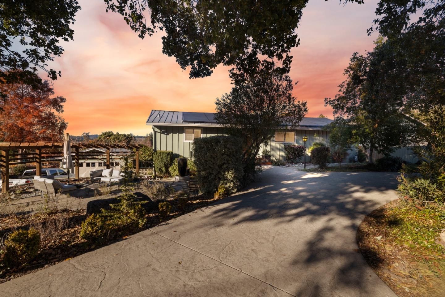 225 Sunset Terrace