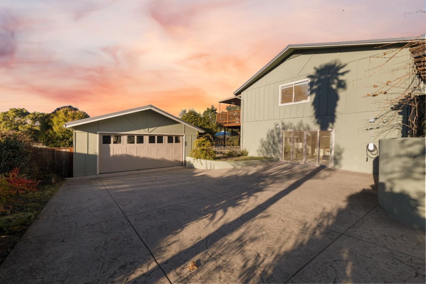 225 Sunset Terrace