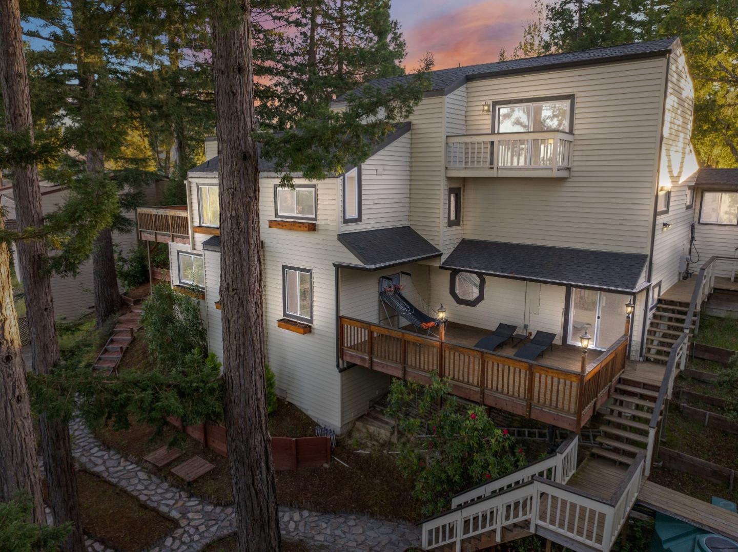 236 Crows Nest DR